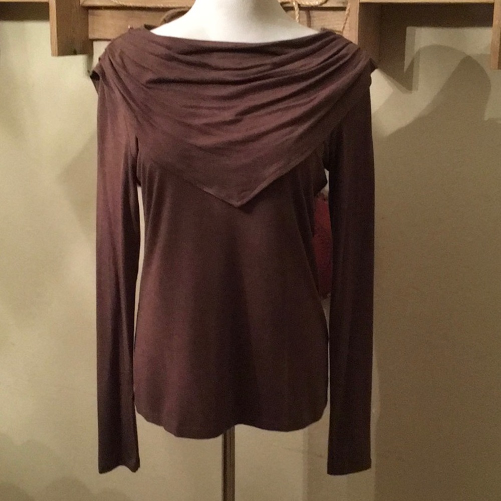 NWOT Unique Adrienne Vittadini top.